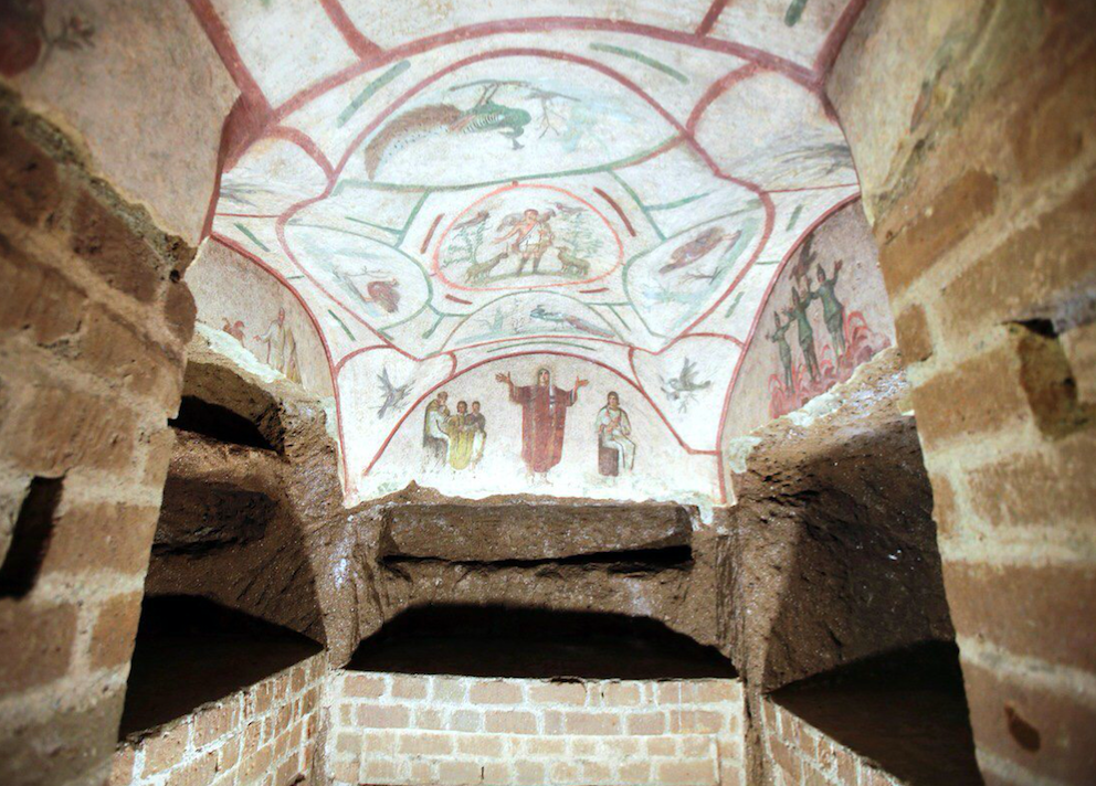 Какие метаморфозы претерпевают античные архитектурные формы, оказываясь под землёй! Катакомбы Домитиллы, II-III век